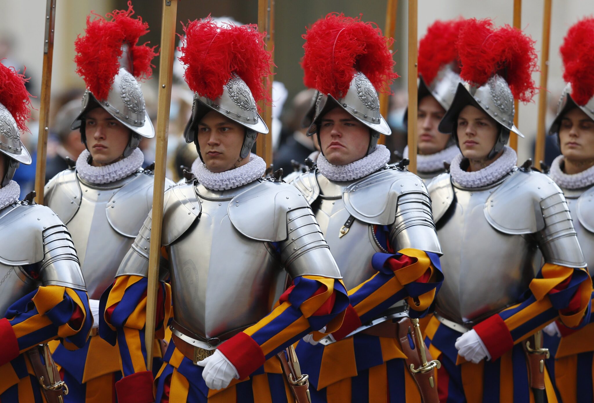 new-swiss-guards-represent-a-church-that-welcomes-pope-francis-says