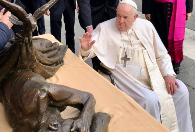 POPE FRANCIS SCHMALZ SCULPTURE BLESSING